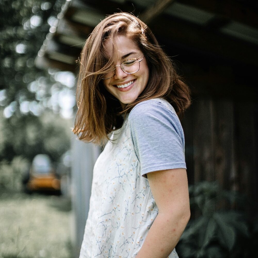 Meet your Posher, Cynthia